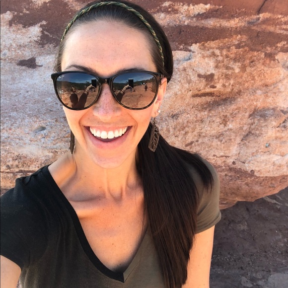 Meet your Posher, Elizabeth - Picture 1 of 1